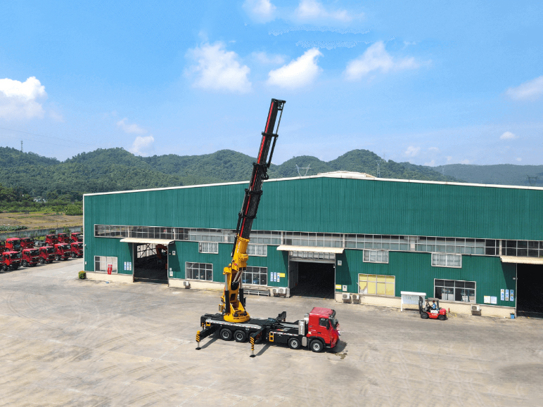 Folding arm crane